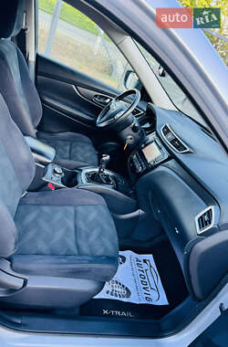 Внедорожник / Кроссовер Nissan X-Trail 2015 в 
