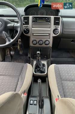 Внедорожник / Кроссовер Nissan X-Trail 2004 в 