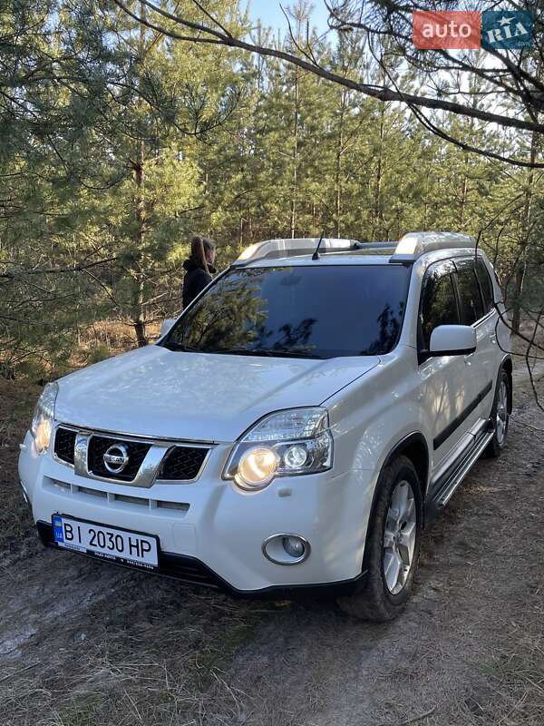 Внедорожник / Кроссовер Nissan X-Trail 2011 в Зенькове