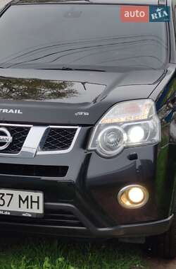 Внедорожник / Кроссовер Nissan X-Trail 2011 в 