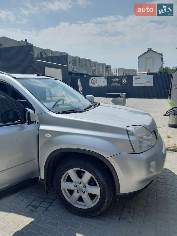Позашляховик / Кросовер Nissan X-Trail 2010 в Миколаєві