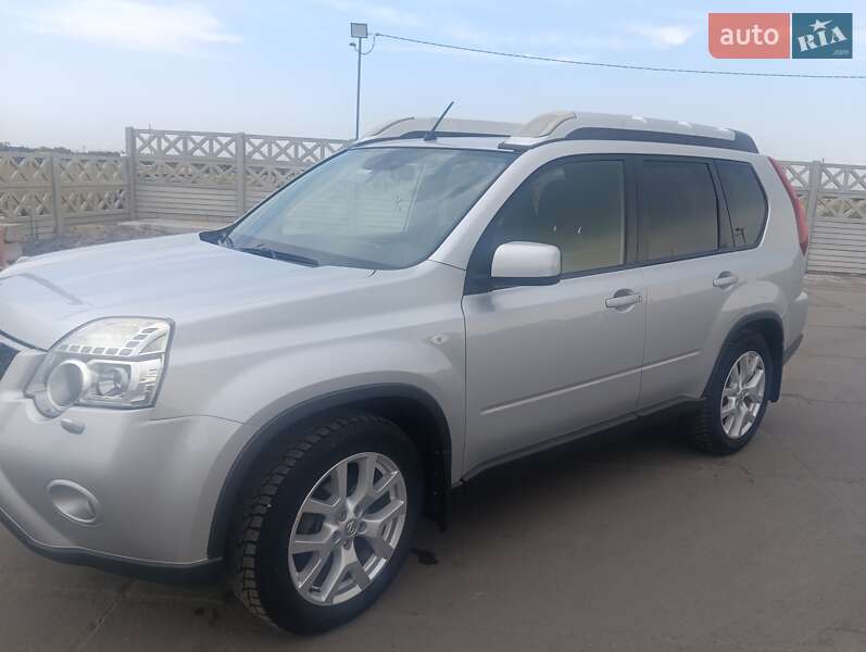 Позашляховик / Кросовер Nissan X-Trail 2011 в Дачному