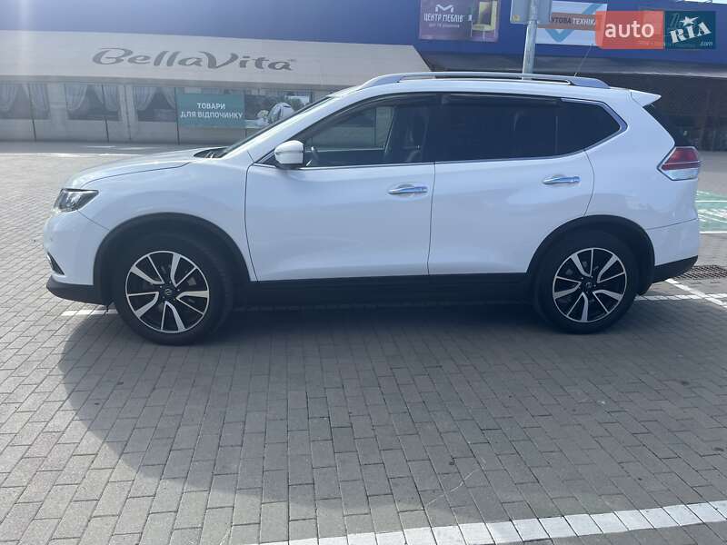 Внедорожник / Кроссовер Nissan X-Trail 2016 в Калуше