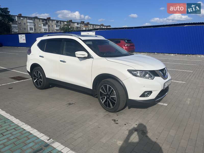 Внедорожник / Кроссовер Nissan X-Trail 2016 в Калуше