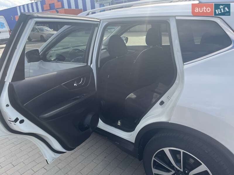 Внедорожник / Кроссовер Nissan X-Trail 2016 в Калуше