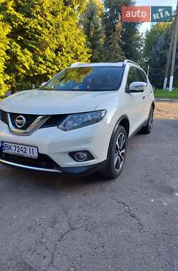 Внедорожник / Кроссовер Nissan X-Trail 2016 в Дубно