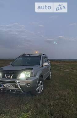 Внедорожник / Кроссовер Nissan X-Trail 2005 в Новояворовске