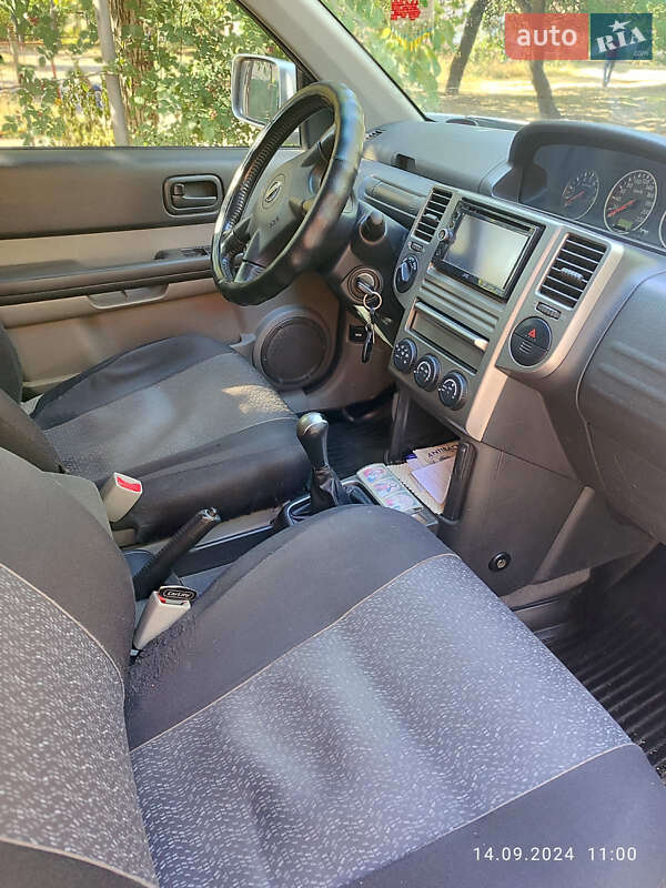 Позашляховик / Кросовер Nissan X-Trail 2006 в Києві
