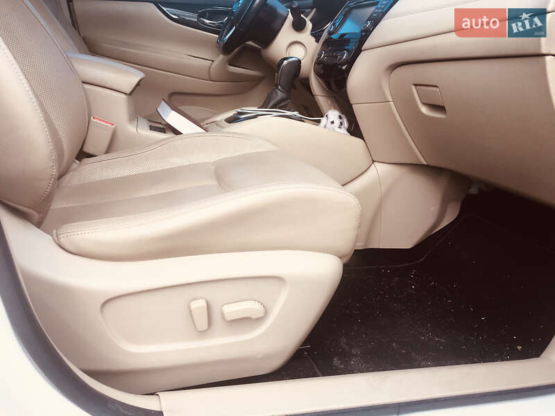 Внедорожник / Кроссовер Nissan X-Trail 2017 в Львове