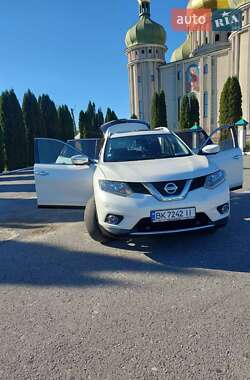 Внедорожник / Кроссовер Nissan X-Trail 2016 в Дубно