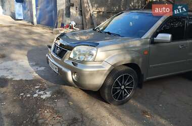 Внедорожник / Кроссовер Nissan X-Trail 2003 в 