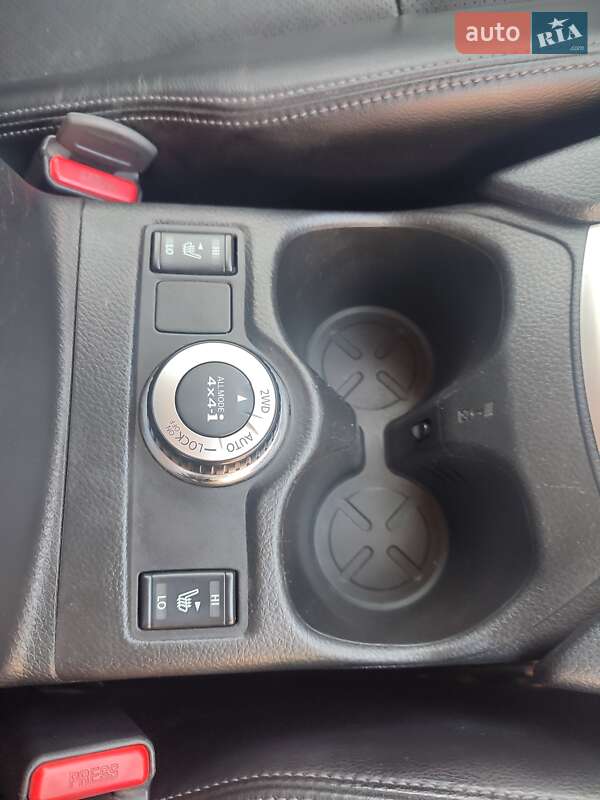 Позашляховик / Кросовер Nissan X-Trail 2014 в Десні