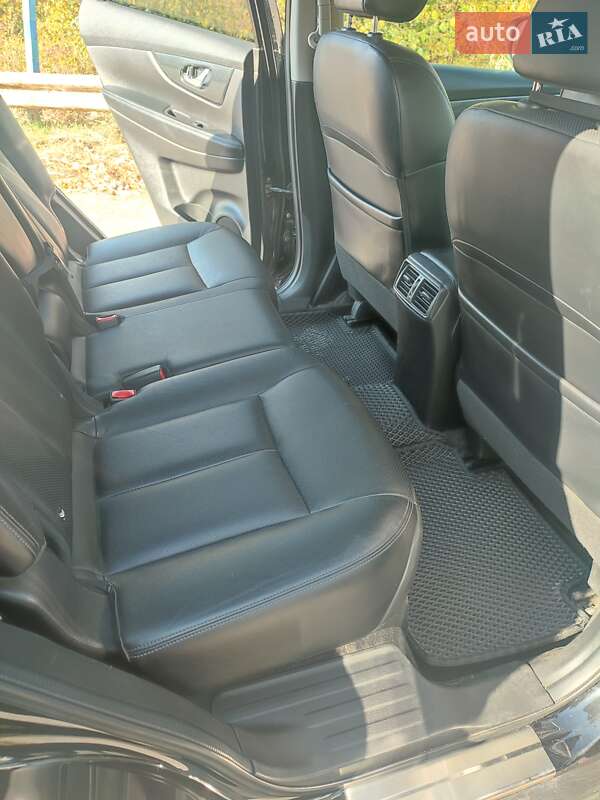 Позашляховик / Кросовер Nissan X-Trail 2014 в Десні