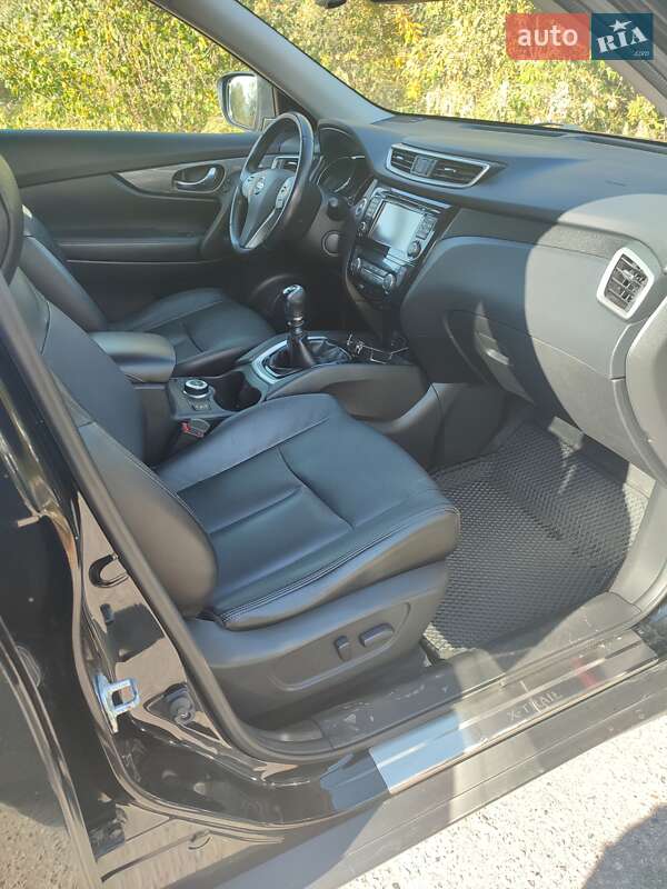 Позашляховик / Кросовер Nissan X-Trail 2014 в Десні