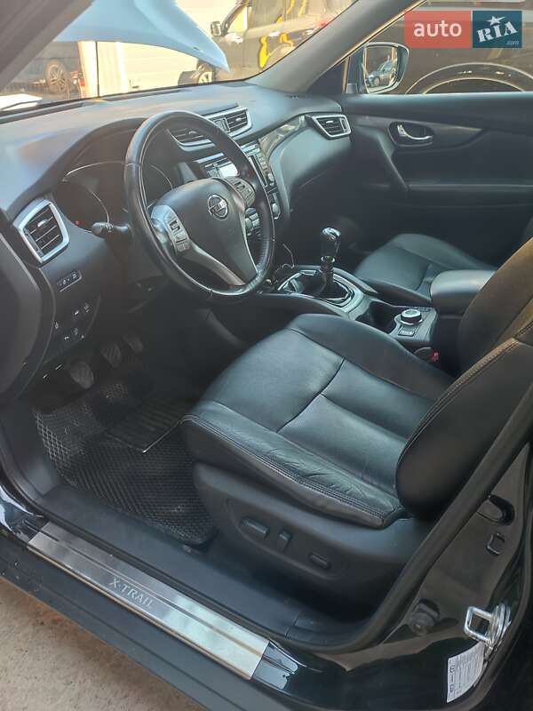 Позашляховик / Кросовер Nissan X-Trail 2014 в Десні