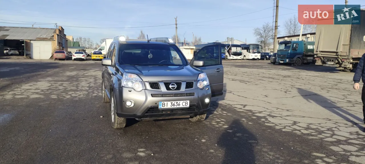 авто в гарному стані, без підкрасів тонована в круг. Максимальна комплектація. Лед фари по колу, гарна гума .вся історія авто на нісан центрі