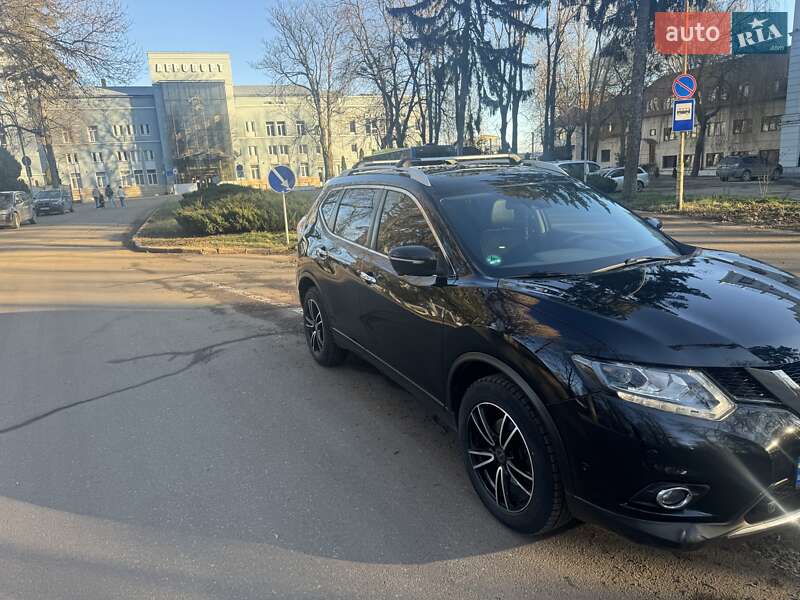 Позашляховик / Кросовер Nissan X-Trail 2017 в Чернівцях