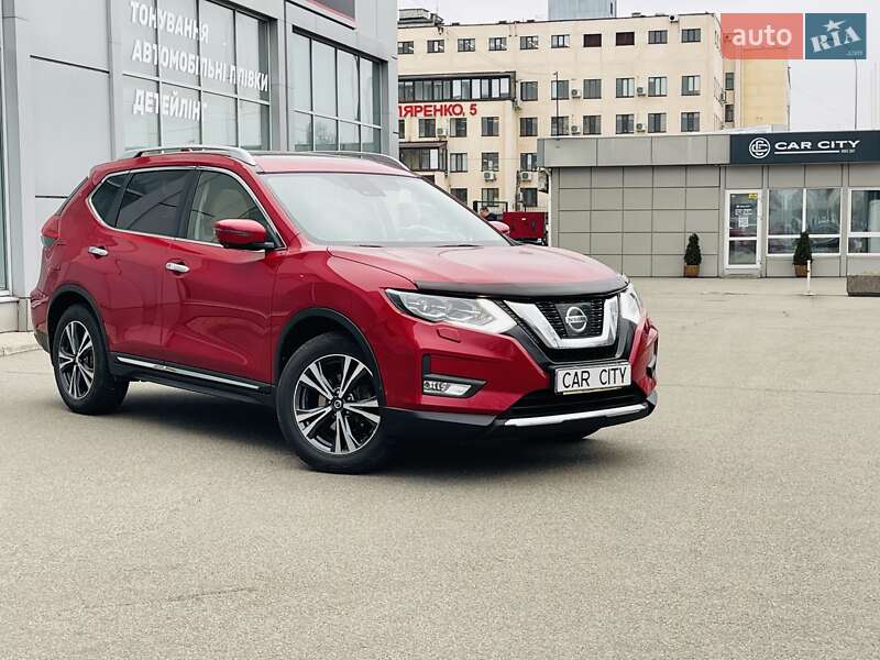 Внедорожник / Кроссовер Nissan X-Trail 2017 в Киеве