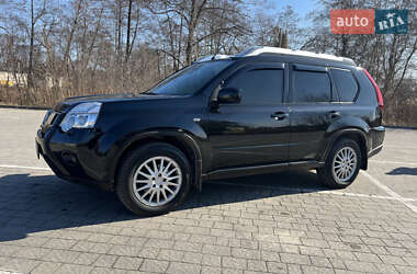 Позашляховик / Кросовер Nissan X-Trail 2011 в 