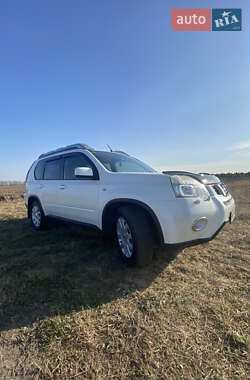 Позашляховик / Кросовер Nissan X-Trail 2012 в 