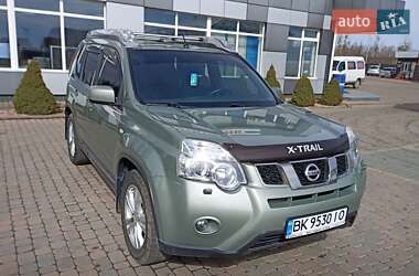 Внедорожник / Кроссовер Nissan X-Trail 2011 в Сарнах