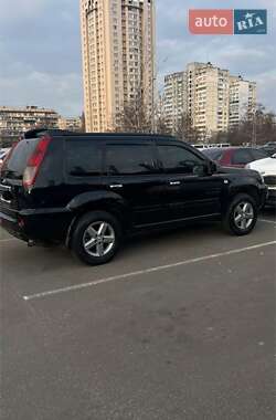 Внедорожник / Кроссовер Nissan X-Trail 2005 в 