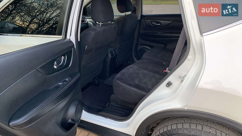 Внедорожник / Кроссовер Nissan X-Trail 2016 в Ровно