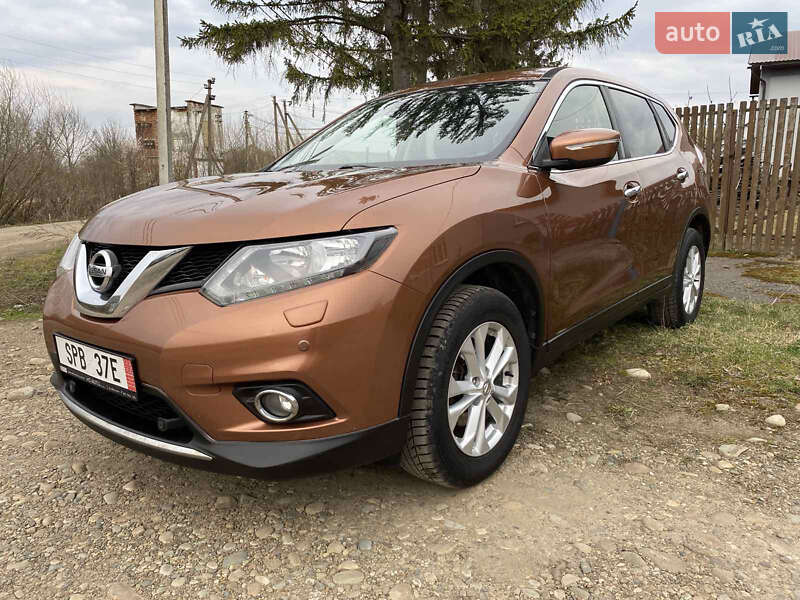 Внедорожник / Кроссовер Nissan X-Trail 2016 в Калуше
