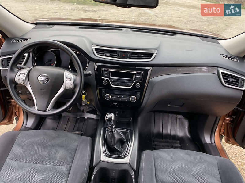 Внедорожник / Кроссовер Nissan X-Trail 2016 в Калуше