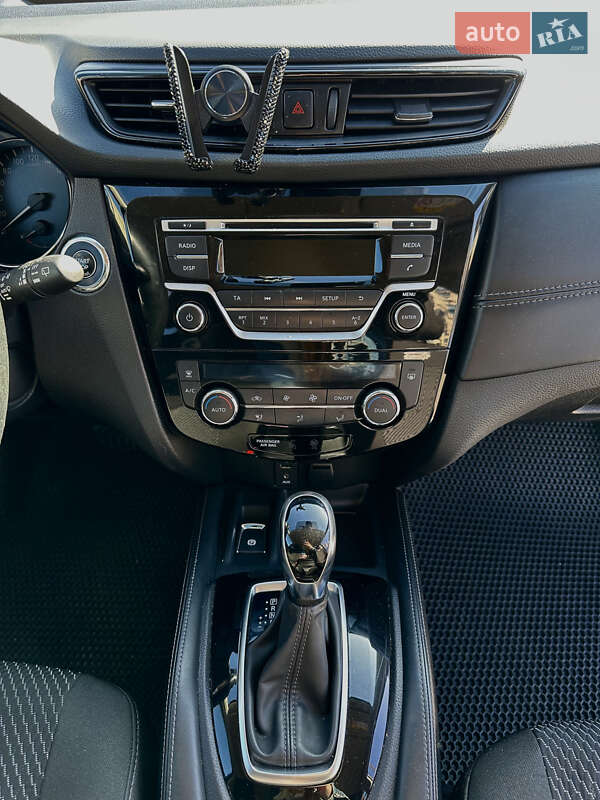 Позашляховик / Кросовер Nissan X-Trail 2017 в Києві