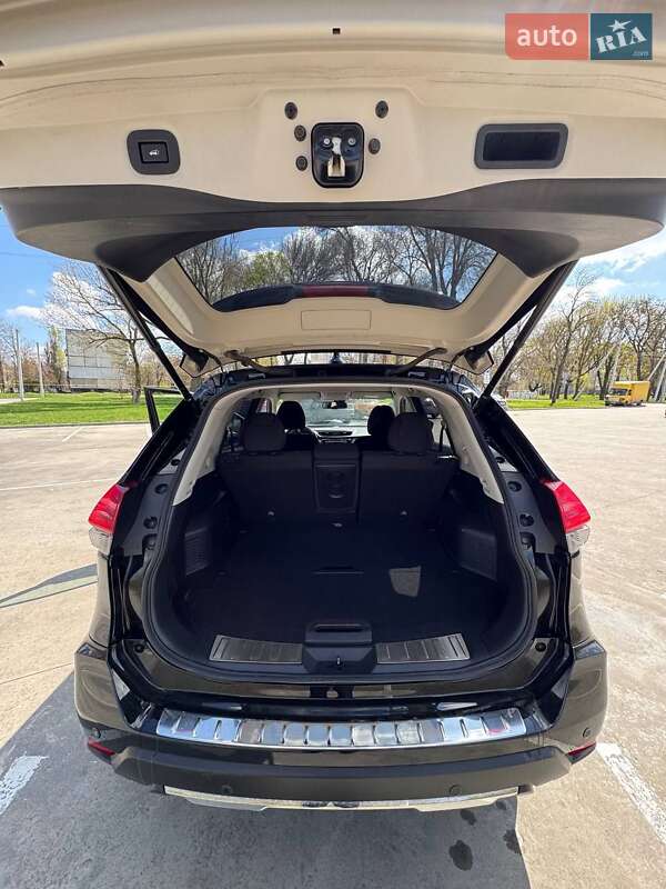 Внедорожник / Кроссовер Nissan X-Trail 2018 в Синельниково