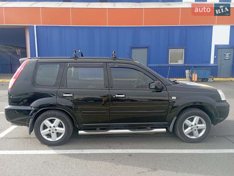 Внедорожник / Кроссовер Nissan X-Trail 2004 в 