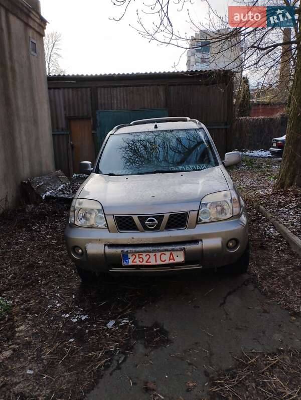 Позашляховик / Кросовер Nissan X-Trail 2005 в 