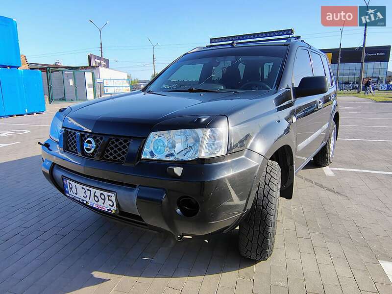 Внедорожник / Кроссовер Nissan X-Trail 2004 в 