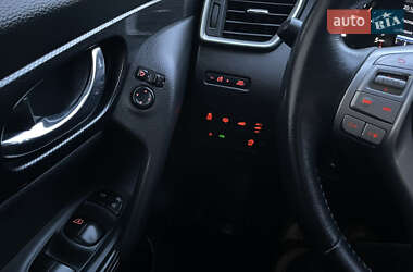 Позашляховик / Кросовер Nissan X-Trail 2017 в 
