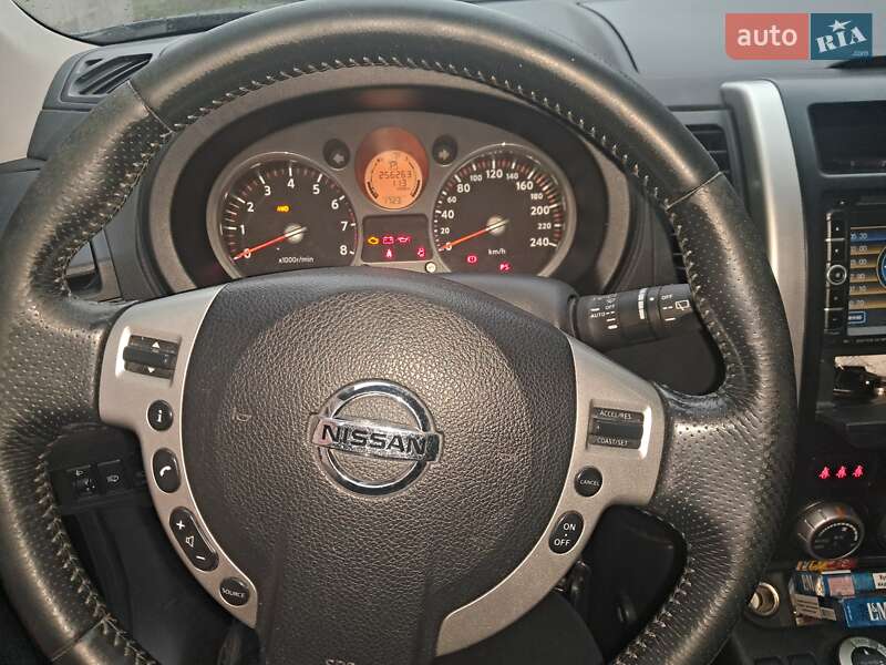 Позашляховик / Кросовер Nissan X-Trail 2010 в Бердичеві