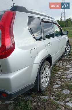 Позашляховик / Кросовер Nissan X-Trail 2011 в 