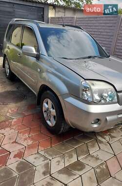 Позашляховик / Кросовер Nissan X-Trail 2004 в 