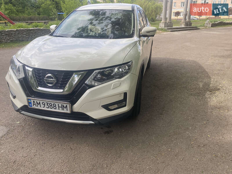 Позашляховик / Кросовер Nissan X-Trail 2017 в Коростишеві