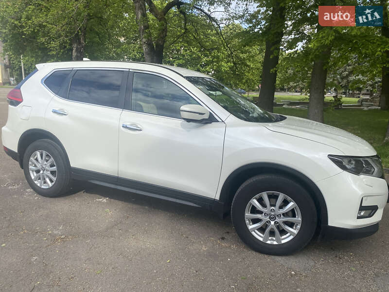 Позашляховик / Кросовер Nissan X-Trail 2017 в Коростишеві
