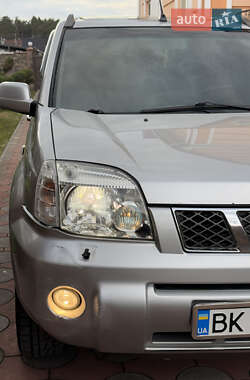 Внедорожник / Кроссовер Nissan X-Trail 2006 в 