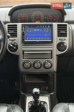 Внедорожник / Кроссовер Nissan X-Trail 2006 в 
