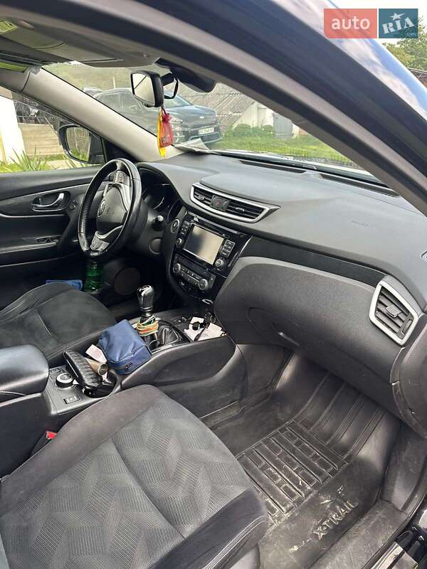 Позашляховик / Кросовер Nissan X-Trail 2015 в Жовкві