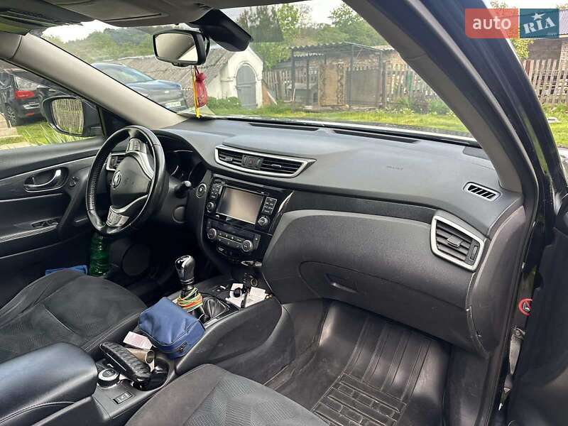 Позашляховик / Кросовер Nissan X-Trail 2015 в Жовкві