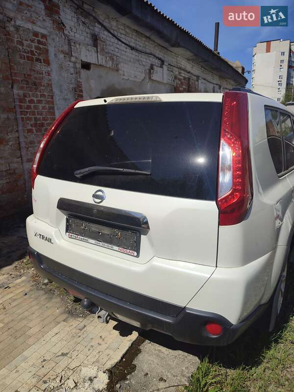 Внедорожник / Кроссовер Nissan X-Trail 2013 в 