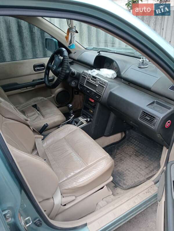 Внедорожник / Кроссовер Nissan X-Trail 2003 в 