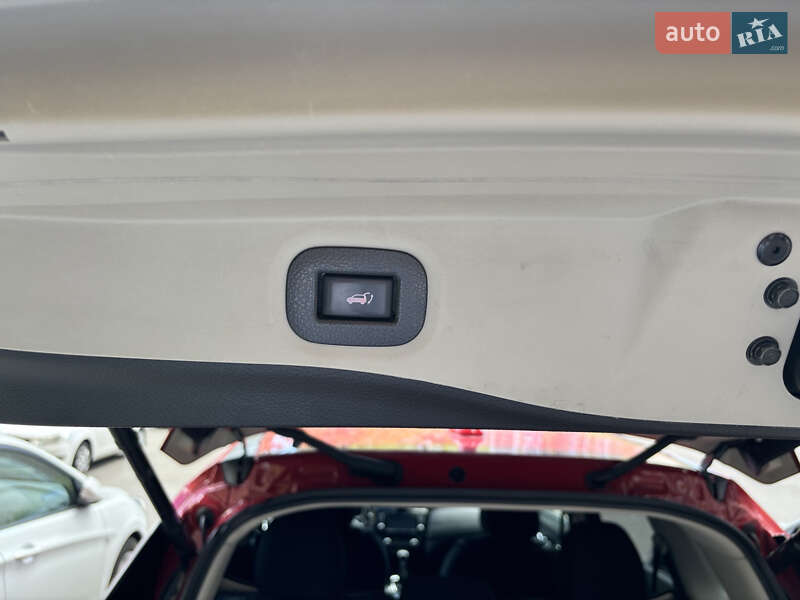 Позашляховик / Кросовер Nissan X-Trail 2017 в Києві