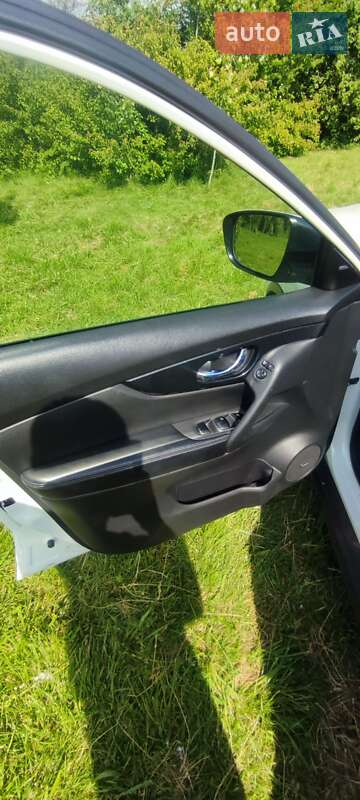 Позашляховик / Кросовер Nissan X-Trail 2018 в Городку