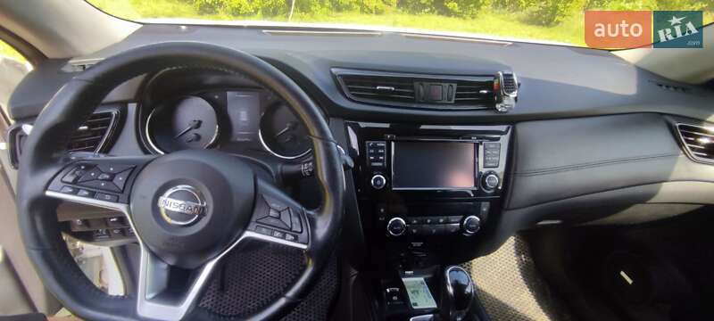 Позашляховик / Кросовер Nissan X-Trail 2018 в Городку