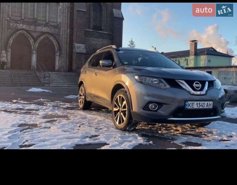 Позашляховик / Кросовер Nissan X-Trail 2015 в Кам'янському